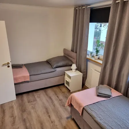 Gaestehaus-ferienwohnung-appartement Mit Terrasse - Naehe Kliniken/ Herzzentrum Apartamento *