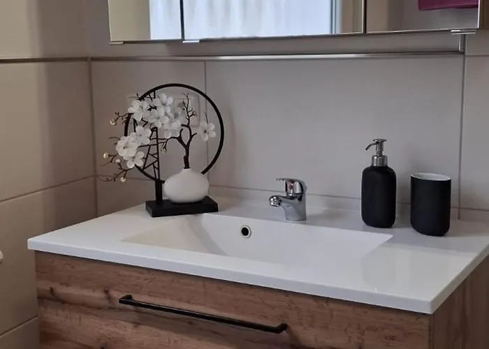 Gaestehaus-ferienwohnung-appartement Mit Terrasse - Naehe Kliniken/ Herzzentrum شقة *